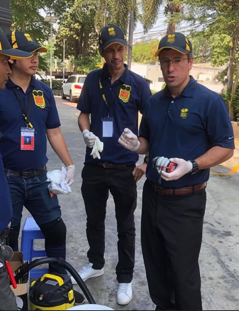 Tres profesionales de manejo de plagas de Truly Nolen