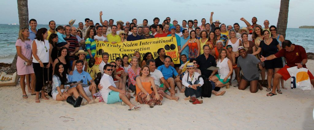 Participantes en una convención de Truly Nolen International