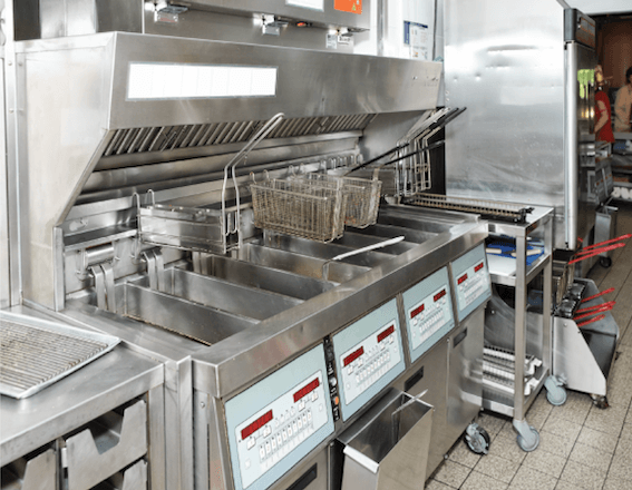 Equipos de una cocina comercial.